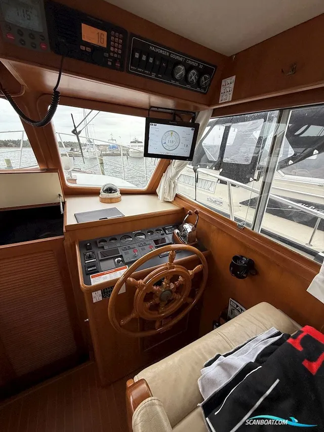 Halvorse 32 Gourmet Cruiser - Image 11