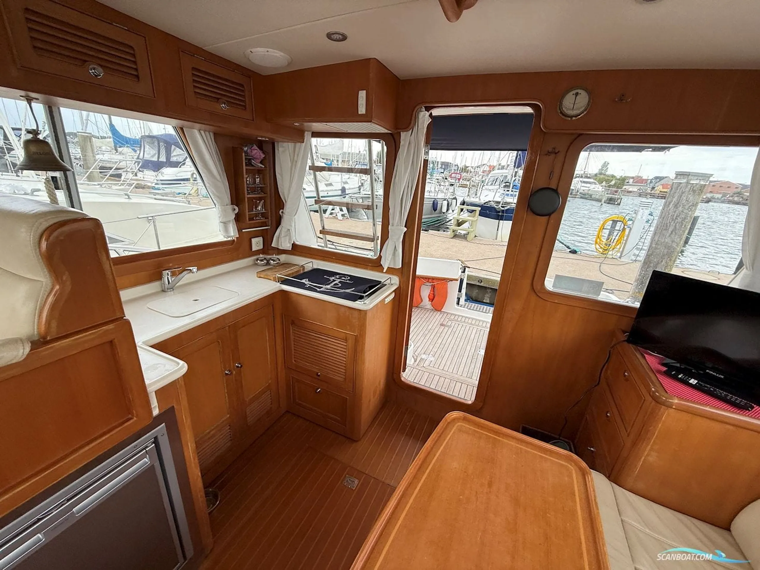 Halvorsen 32 Gourmet Cruiser - Image 16