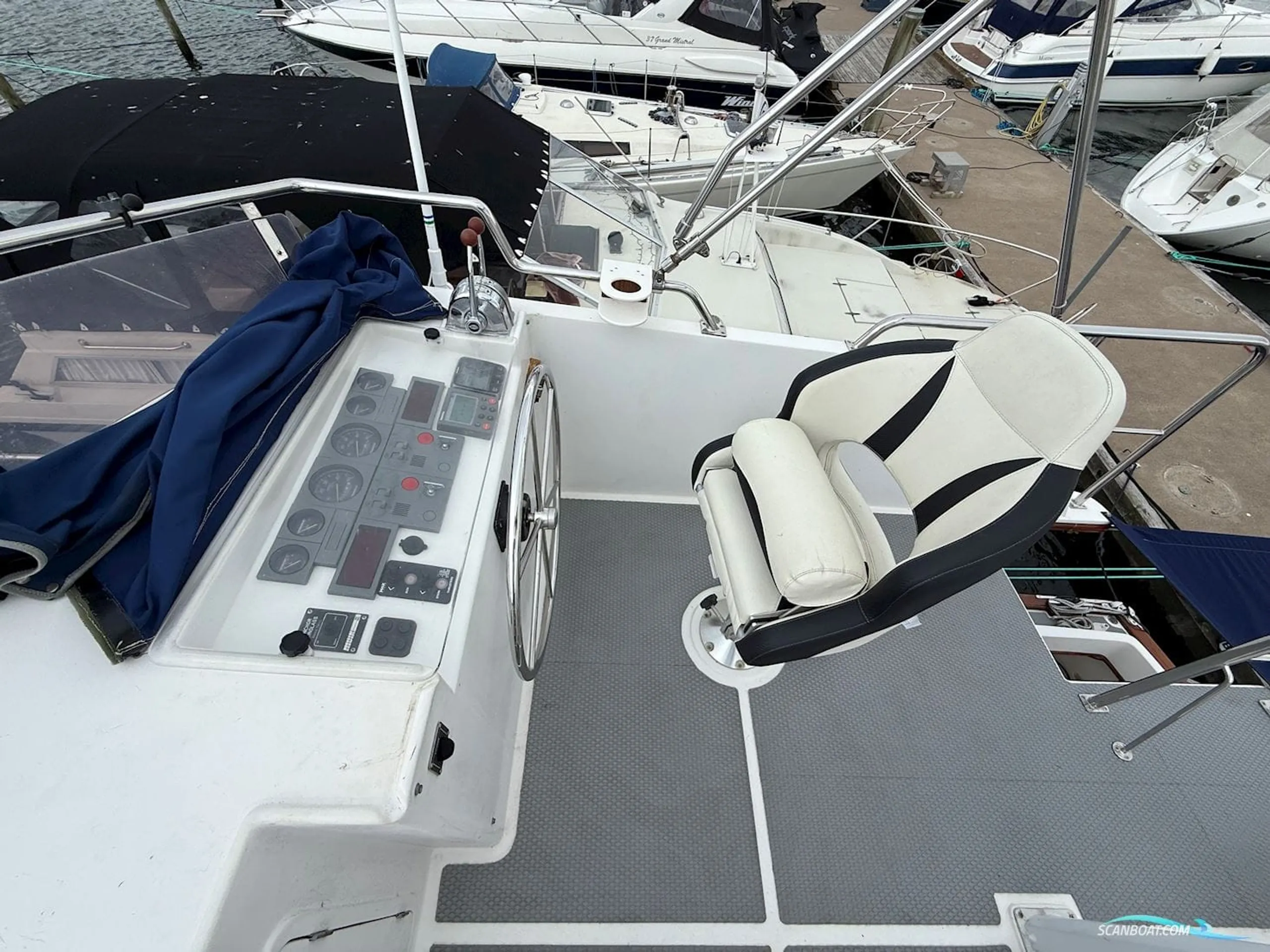 Halvorsen 32 Gourmet Cruiser - Image 8