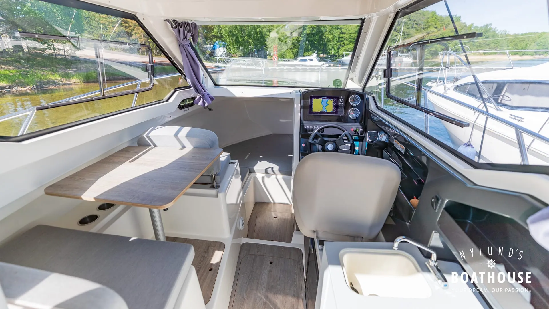 Quicksilver Activ 675 Weekend - Image 15
