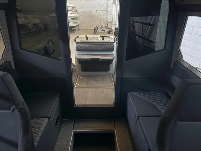 J J-27 — Interior