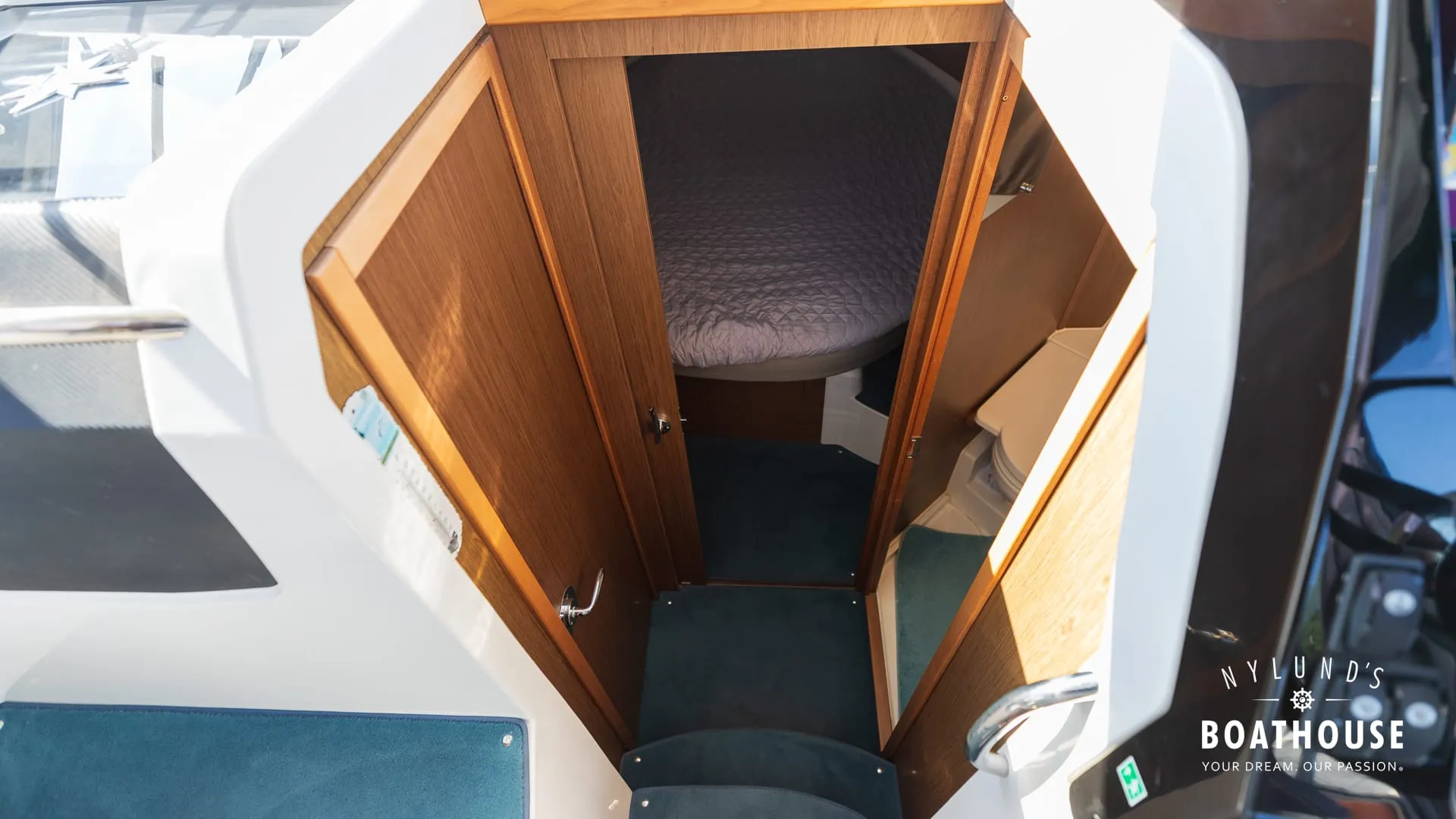 Jeanneau Merry Fisher 895 Cruiser - Image 21