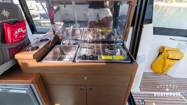 Jeanneau Merry Fisher 895 Cruiser — Sisätilat