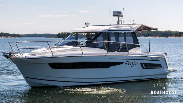 Jeanneau Merry Fisher 895 Cruiser — Merellä