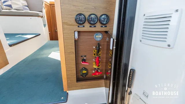 Jeanneau Merry Fisher 895 Cruiser — Sisätilat