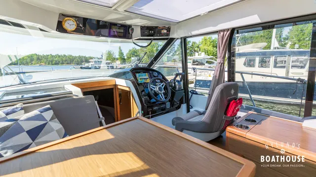Jeanneau Merry Fisher 895 Cruiser — Sisätilat