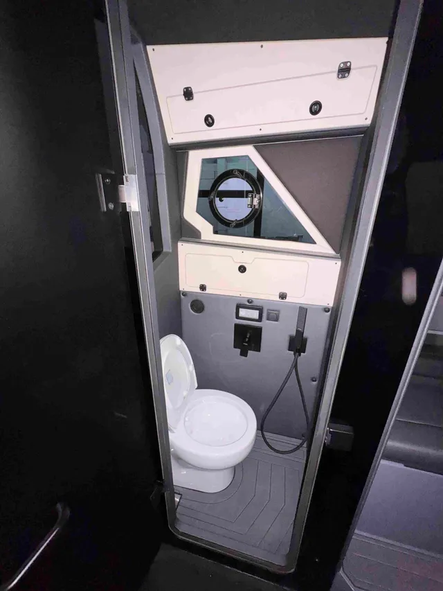 Jaktar J-30 — Interior
