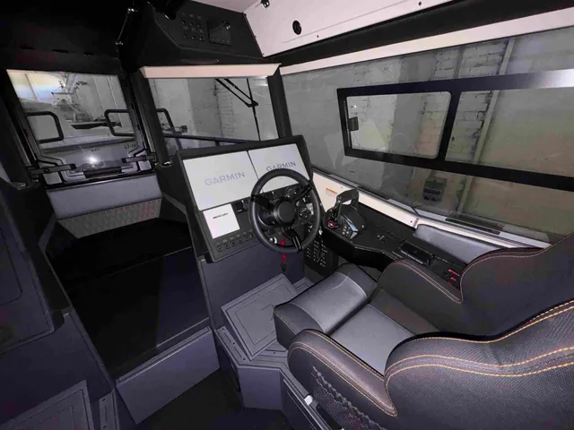 Jaktar J-30 — Interior