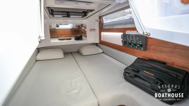 Axopar 28 T-Top