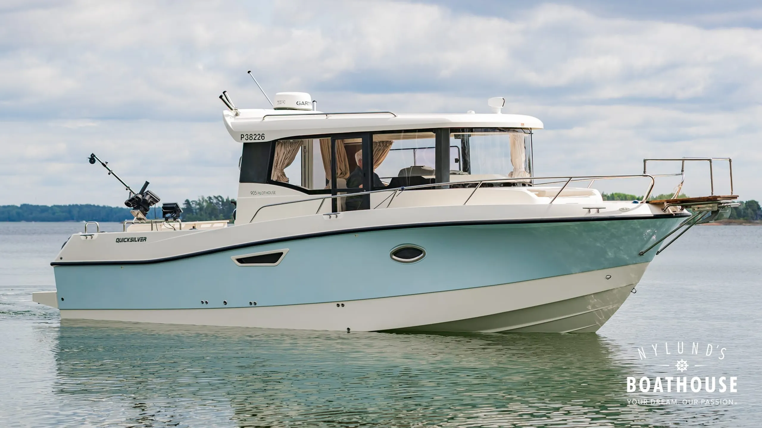 Quicksilver 905 Pilothouse - Image 6