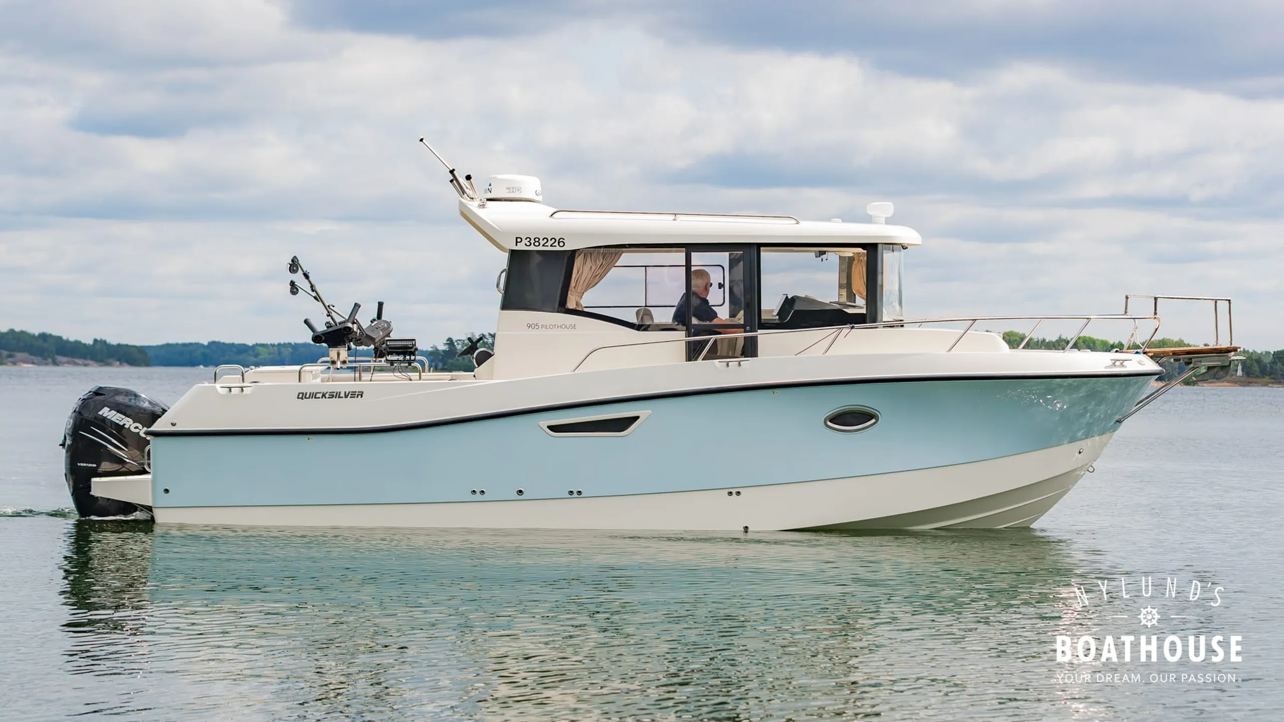 Quicksilver 905 Pilothouse - Image 8