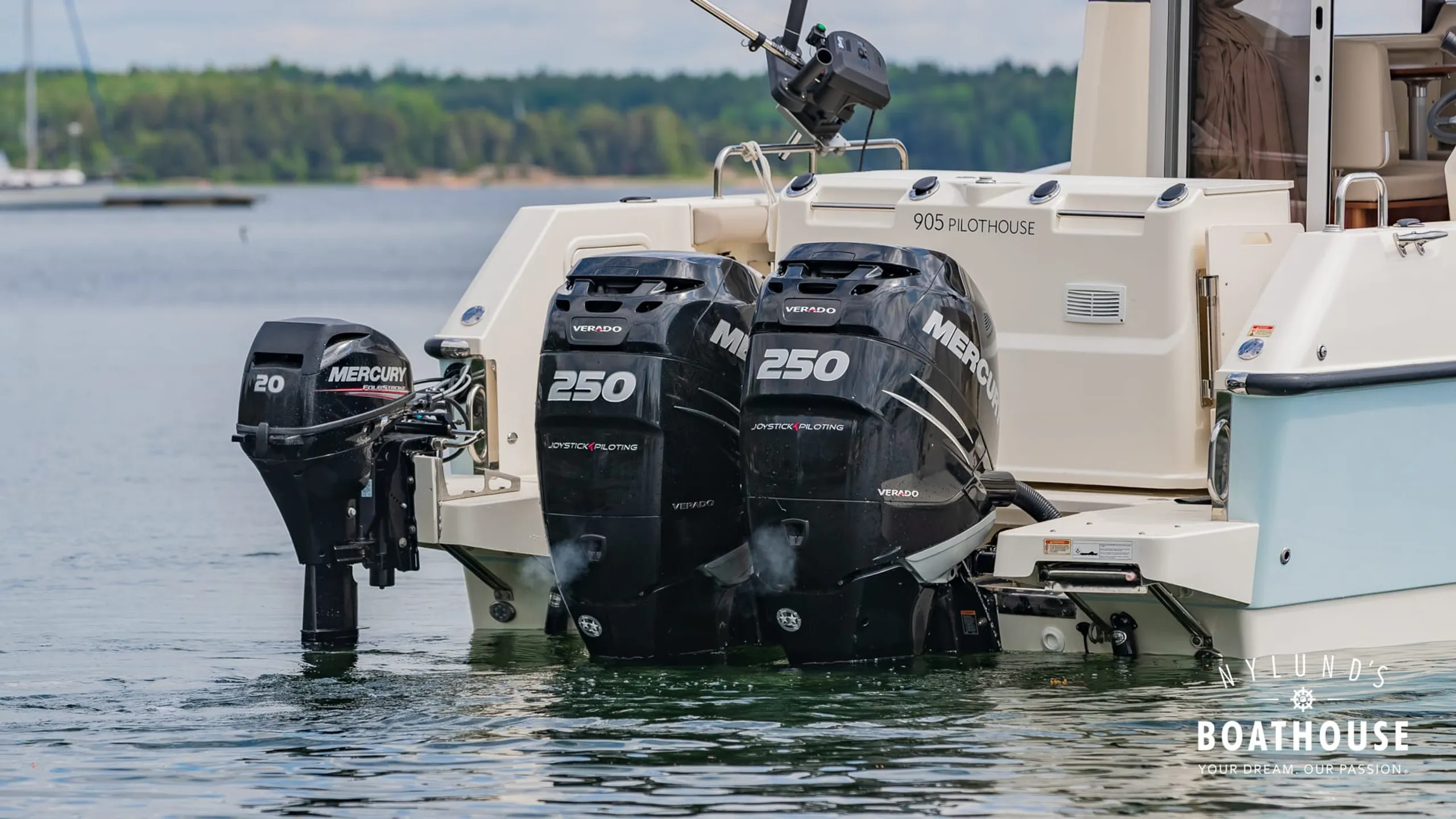 Quicksilver 905 Pilothouse - Image 4