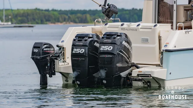 Quicksilver 905 Pilothouse