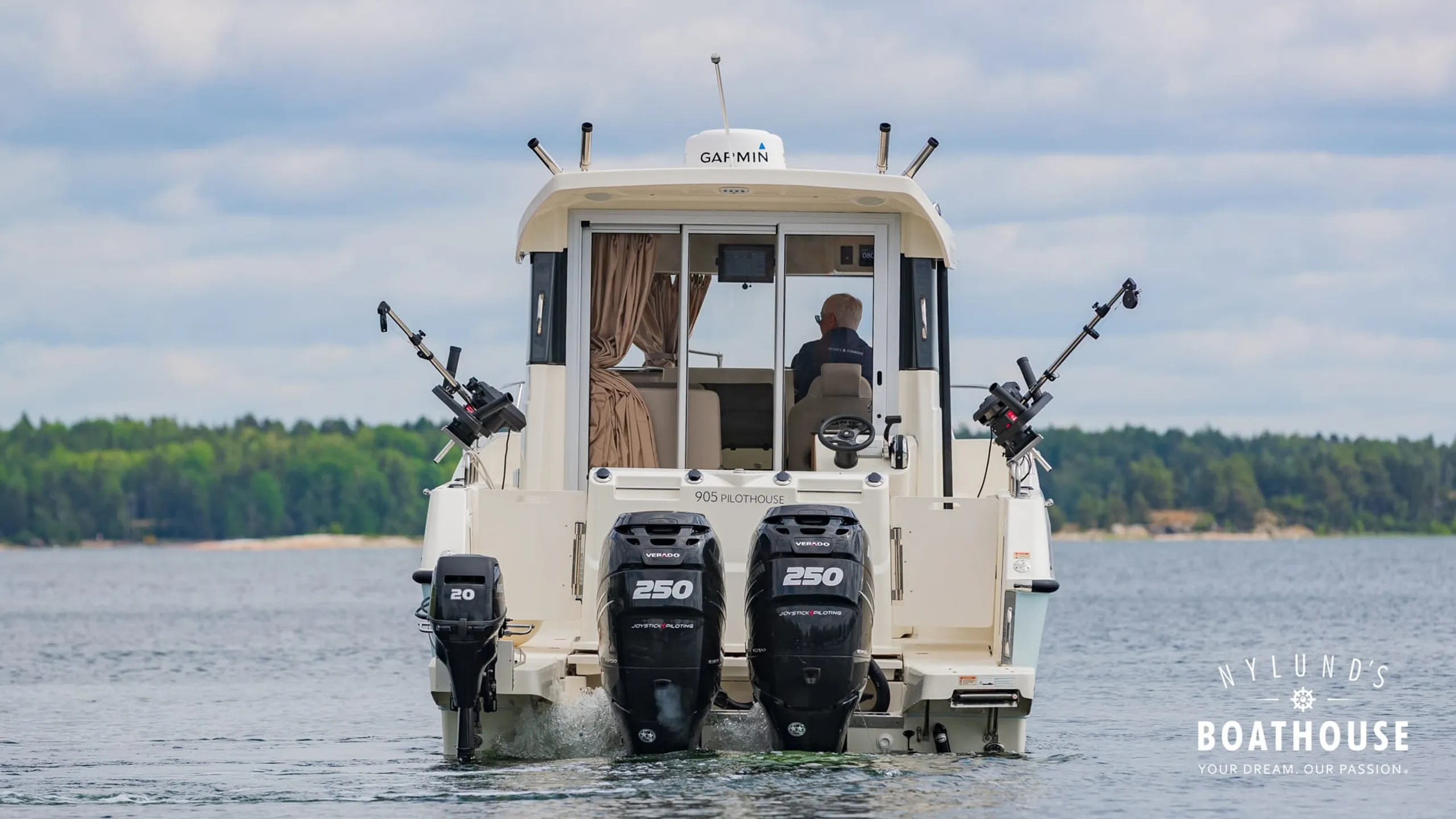 Quicksilver 905 Pilothouse - Image 10