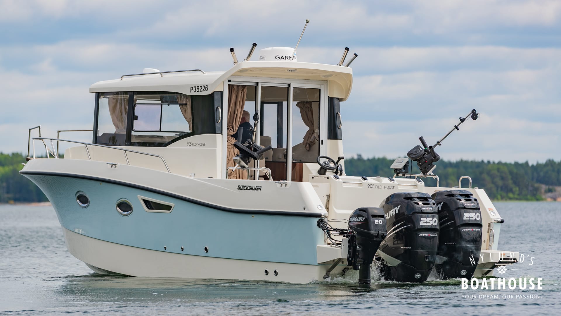 Quicksilver 905 Pilothouse
