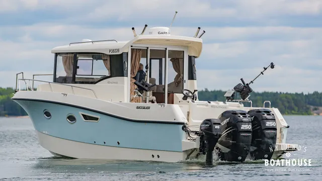 Quicksilver 905 Pilothouse