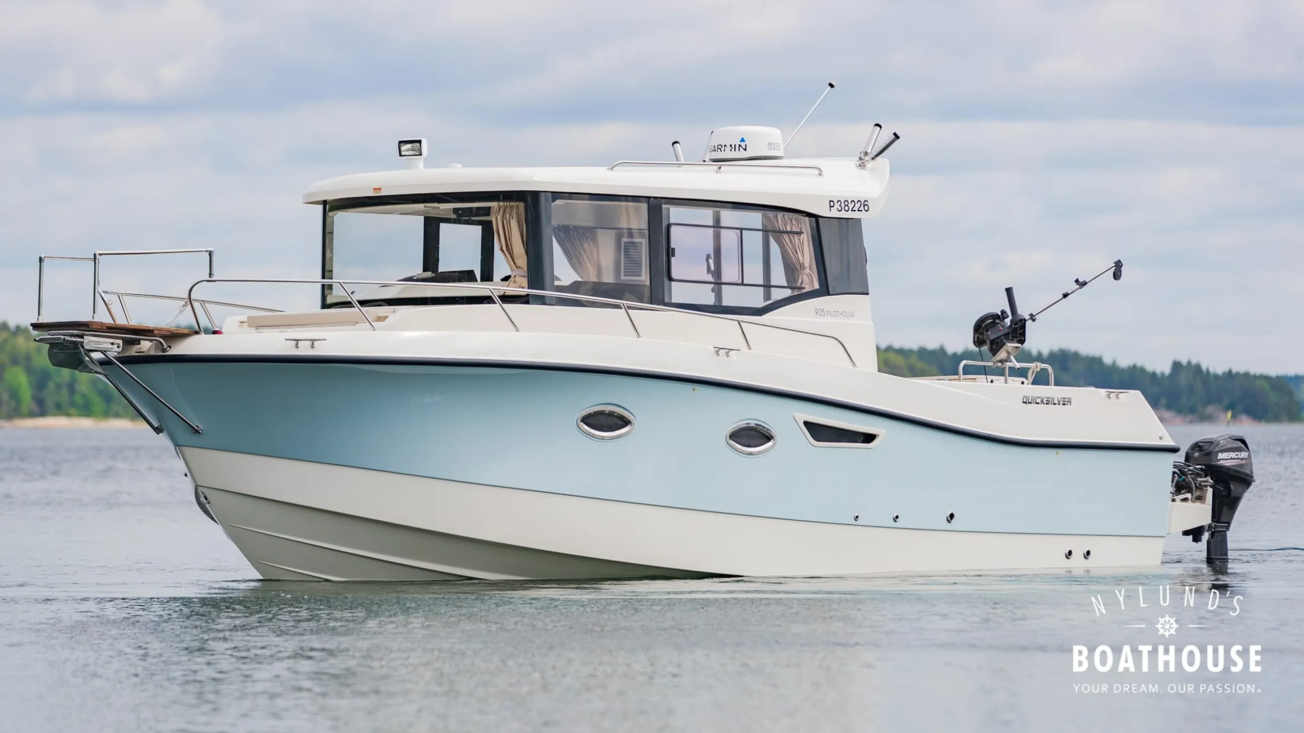 Quicksilver 905 Pilothouse - Image 5