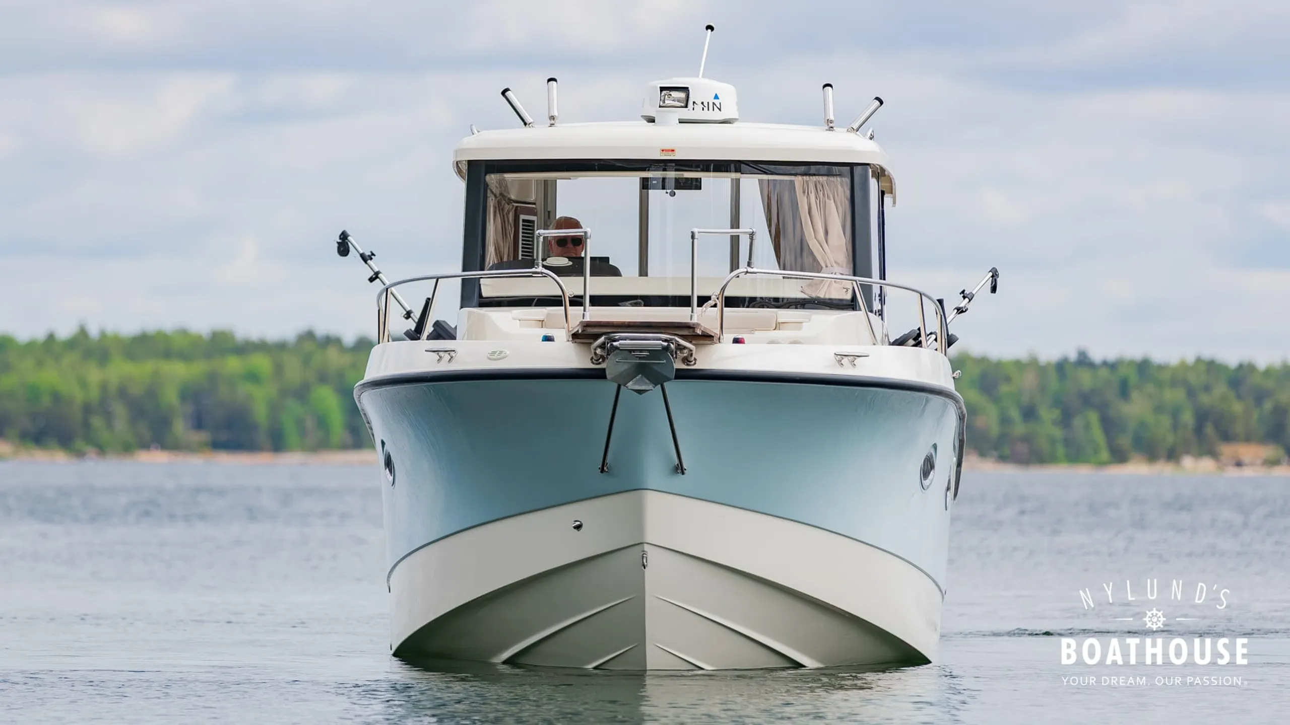 Quicksilver 905 Pilothouse - Image 13
