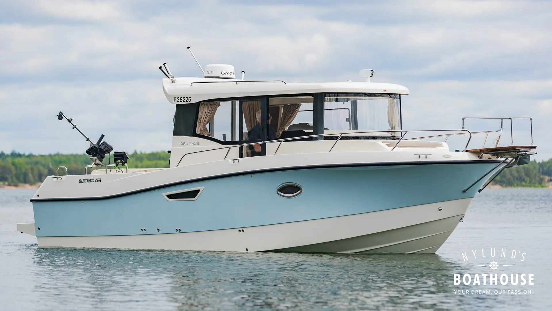 Quicksilver 905 Pilothouse