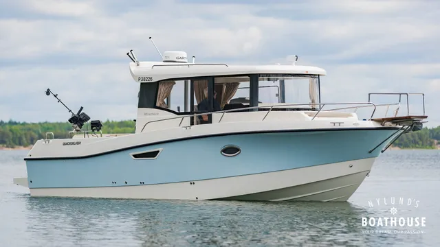 Quicksilver 905 Pilothouse