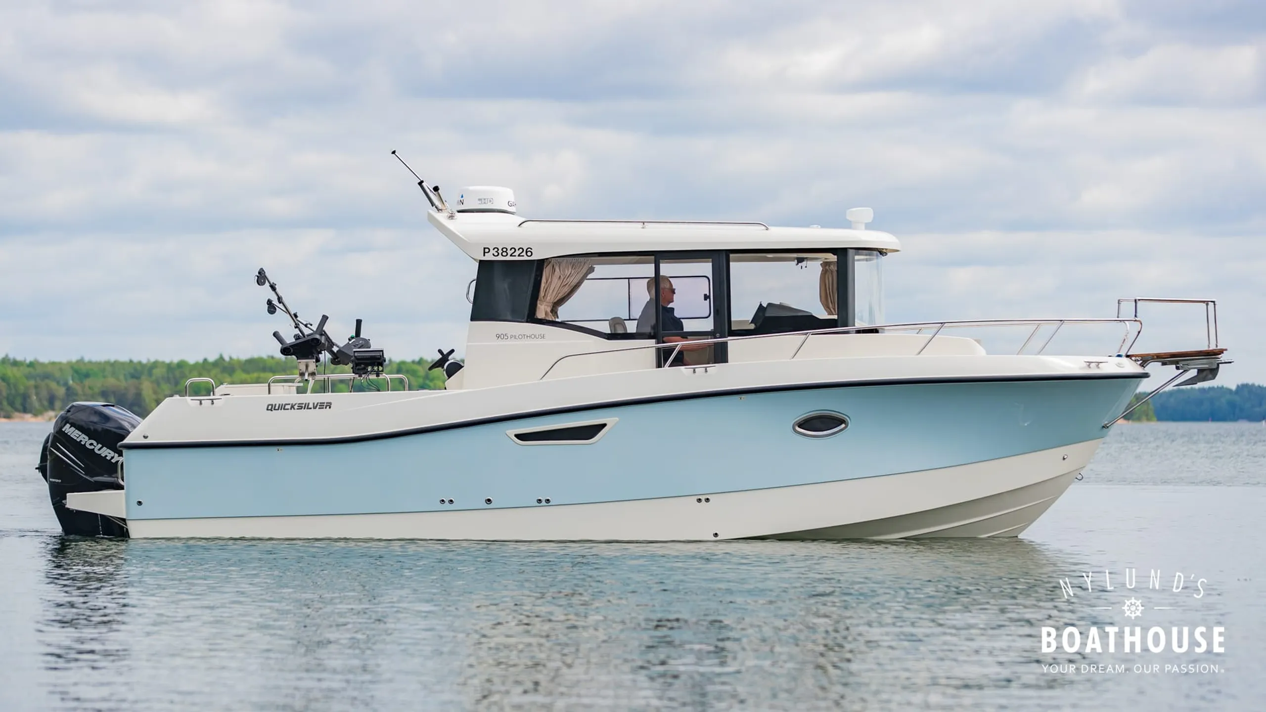 Quicksilver 905 Pilothouse - Image 2
