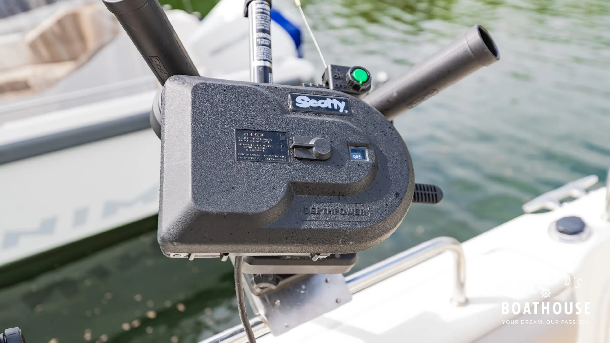 Quicksilver 905 Pilothouse - Image 18