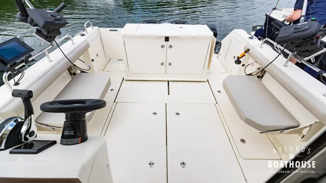 Quicksilver 905 Pilothouse