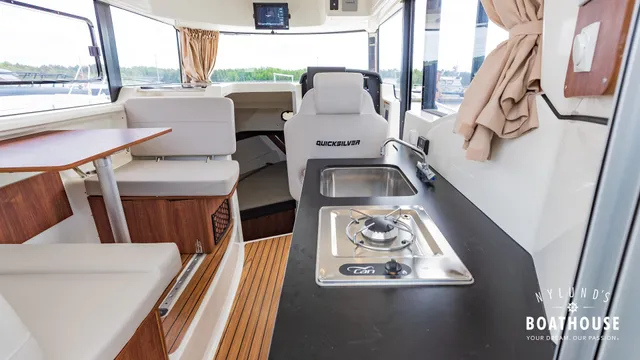 Quicksilver 905 Pilothouse