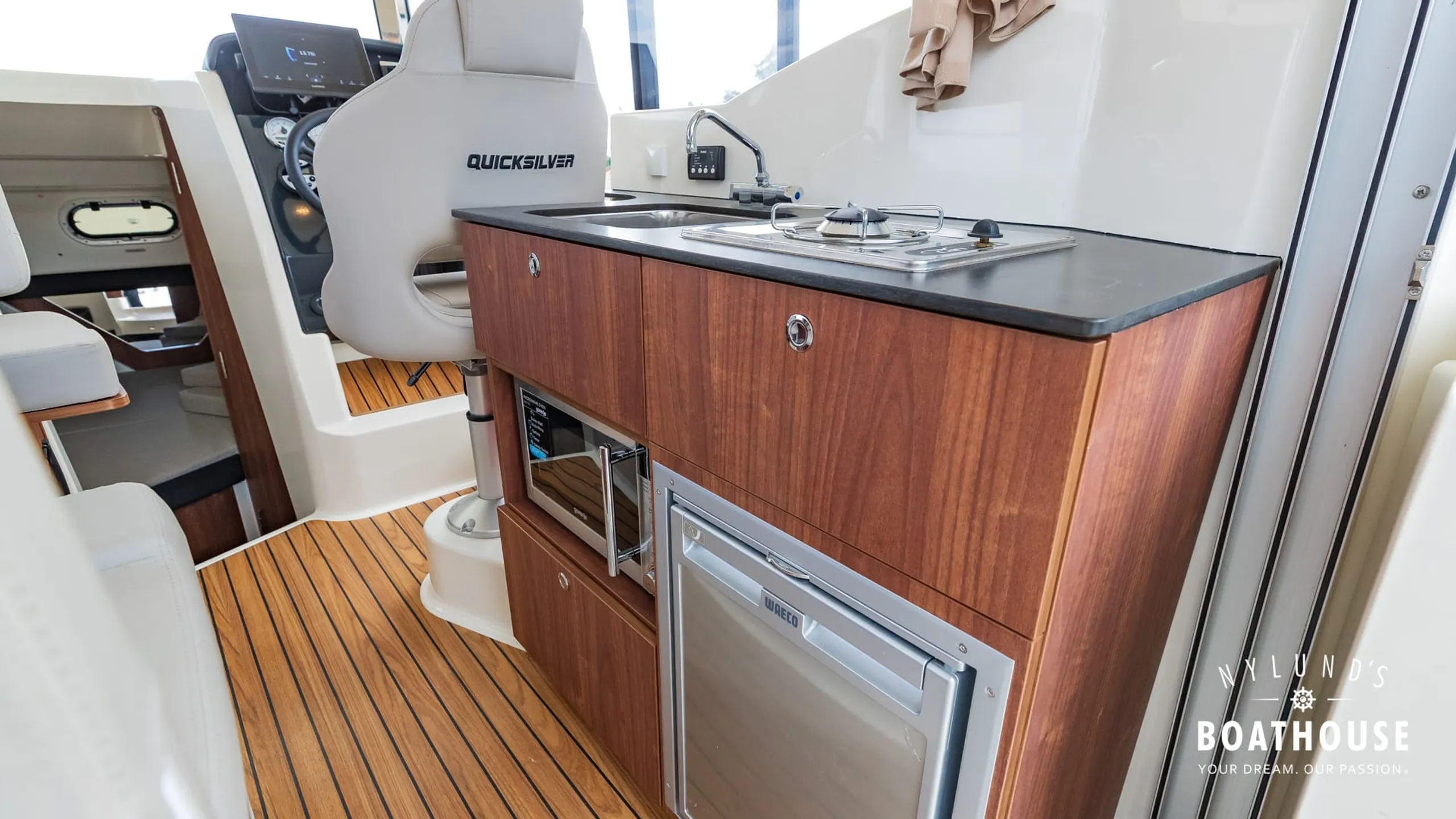 Quicksilver 905 Pilothouse - Image 28
