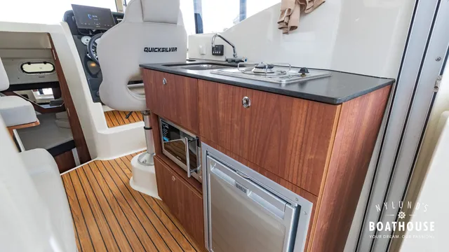 Quicksilver 905 Pilothouse