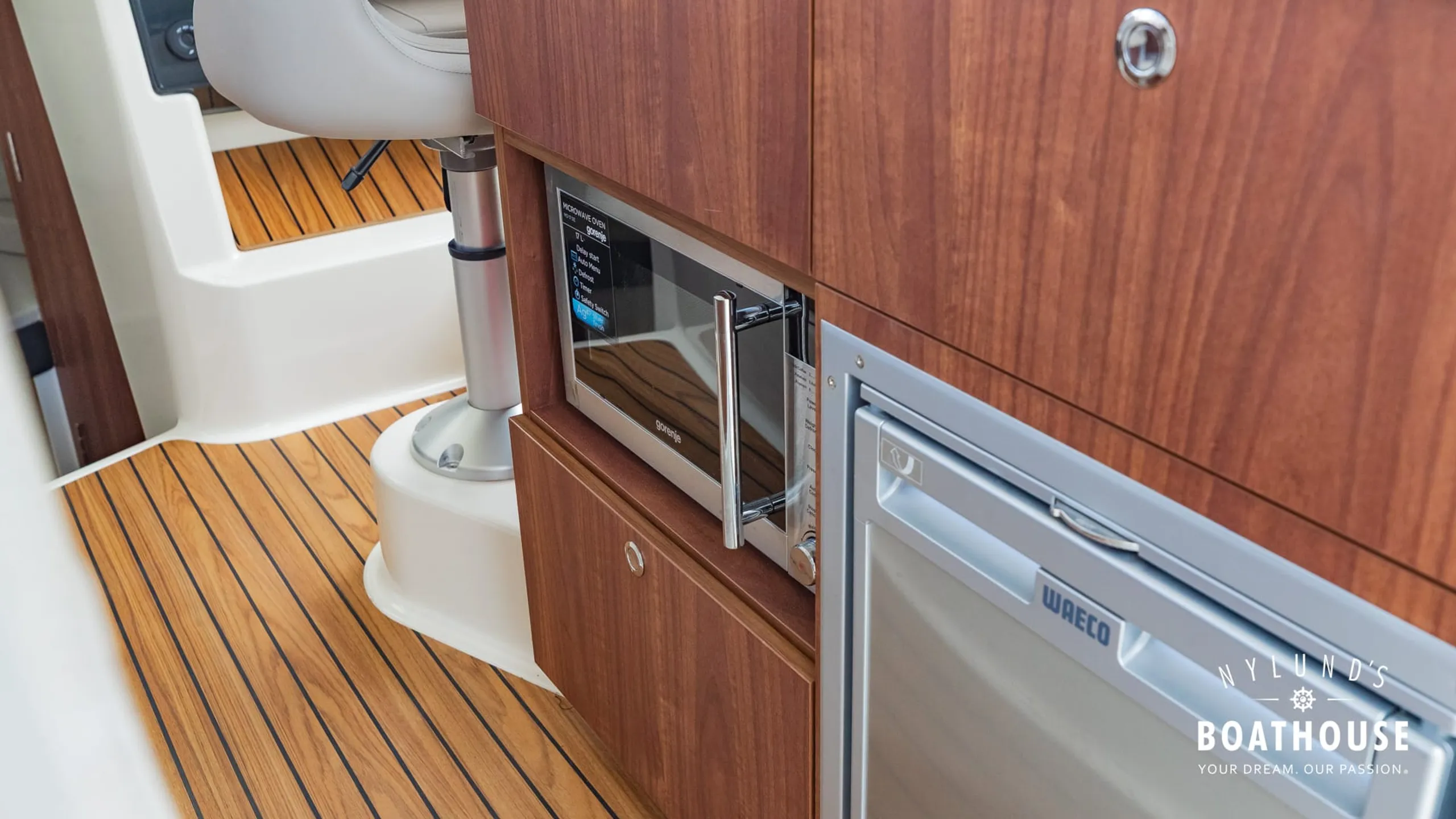 Quicksilver 905 Pilothouse - Image 29