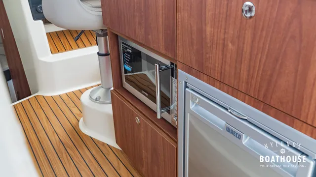 Quicksilver 905 Pilothouse