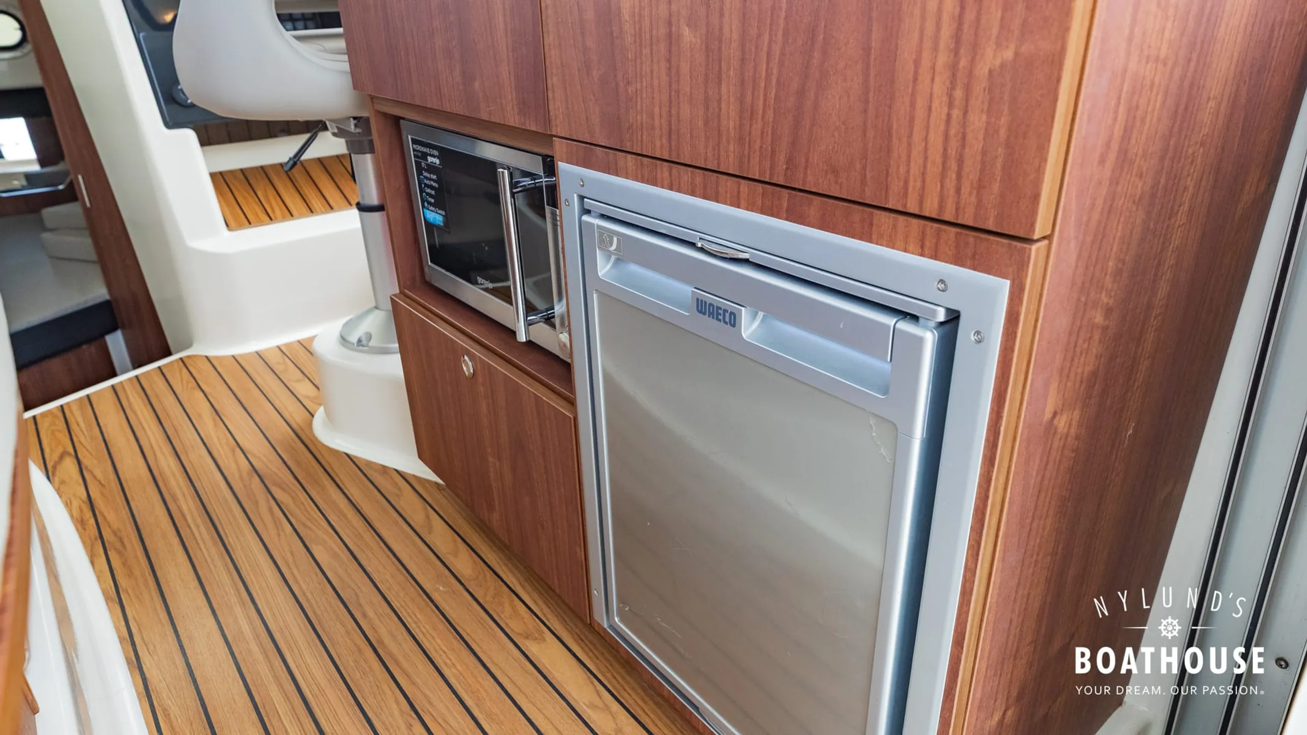 Quicksilver 905 Pilothouse - Image 30