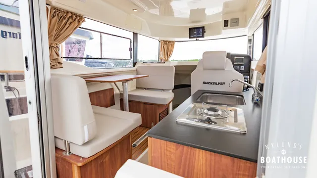 Quicksilver 905 Pilothouse
