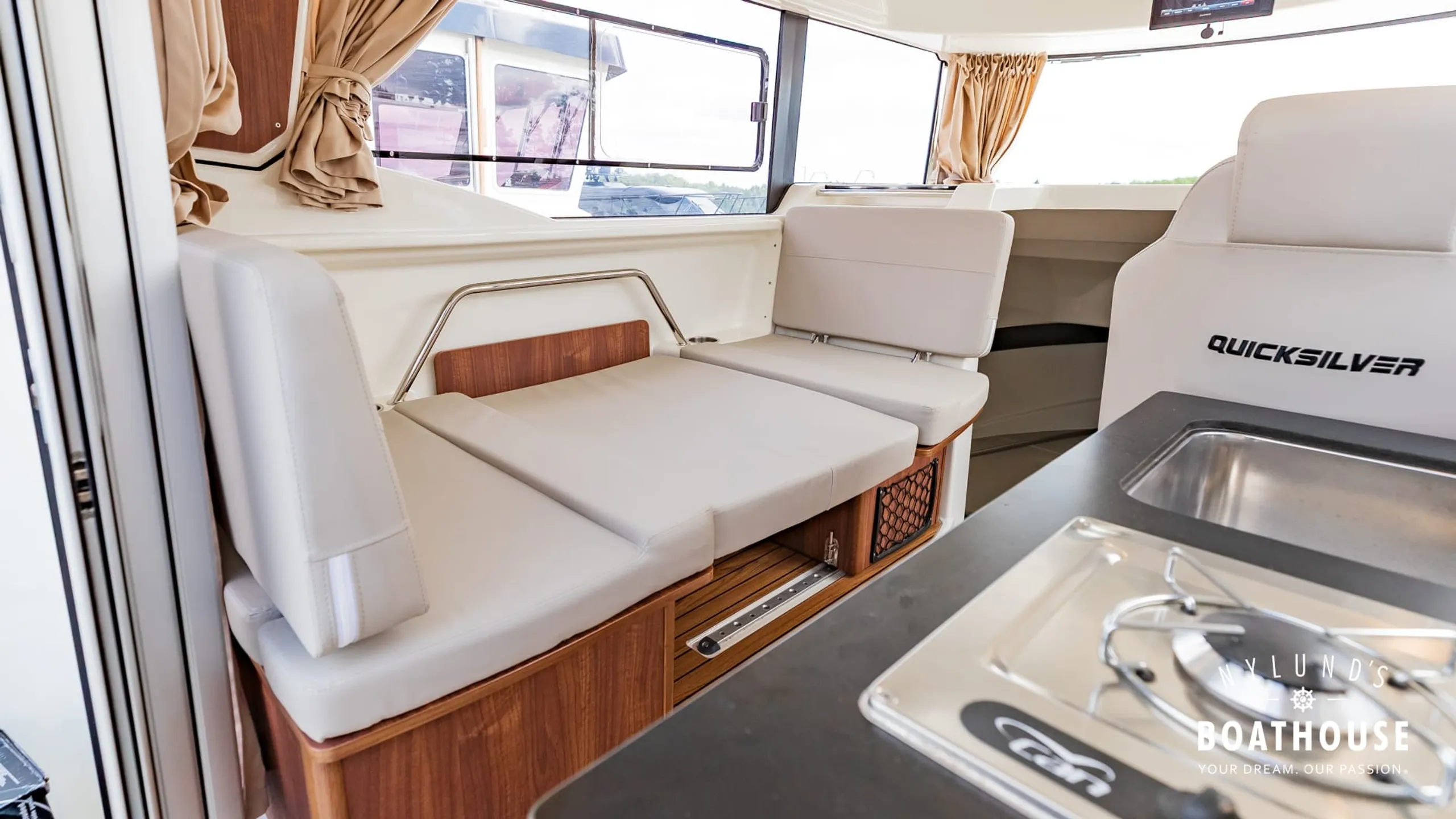 Quicksilver 905 Pilothouse - Image 35