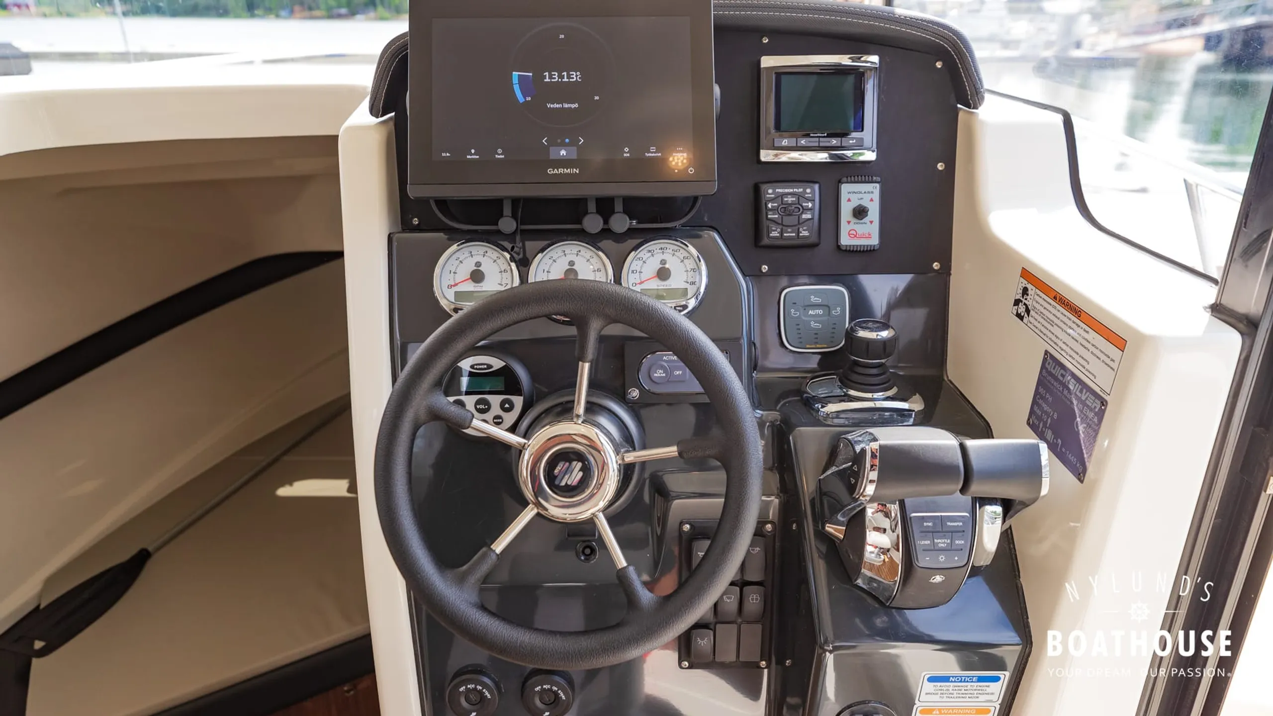 Quicksilver 905 Pilothouse - Image 36