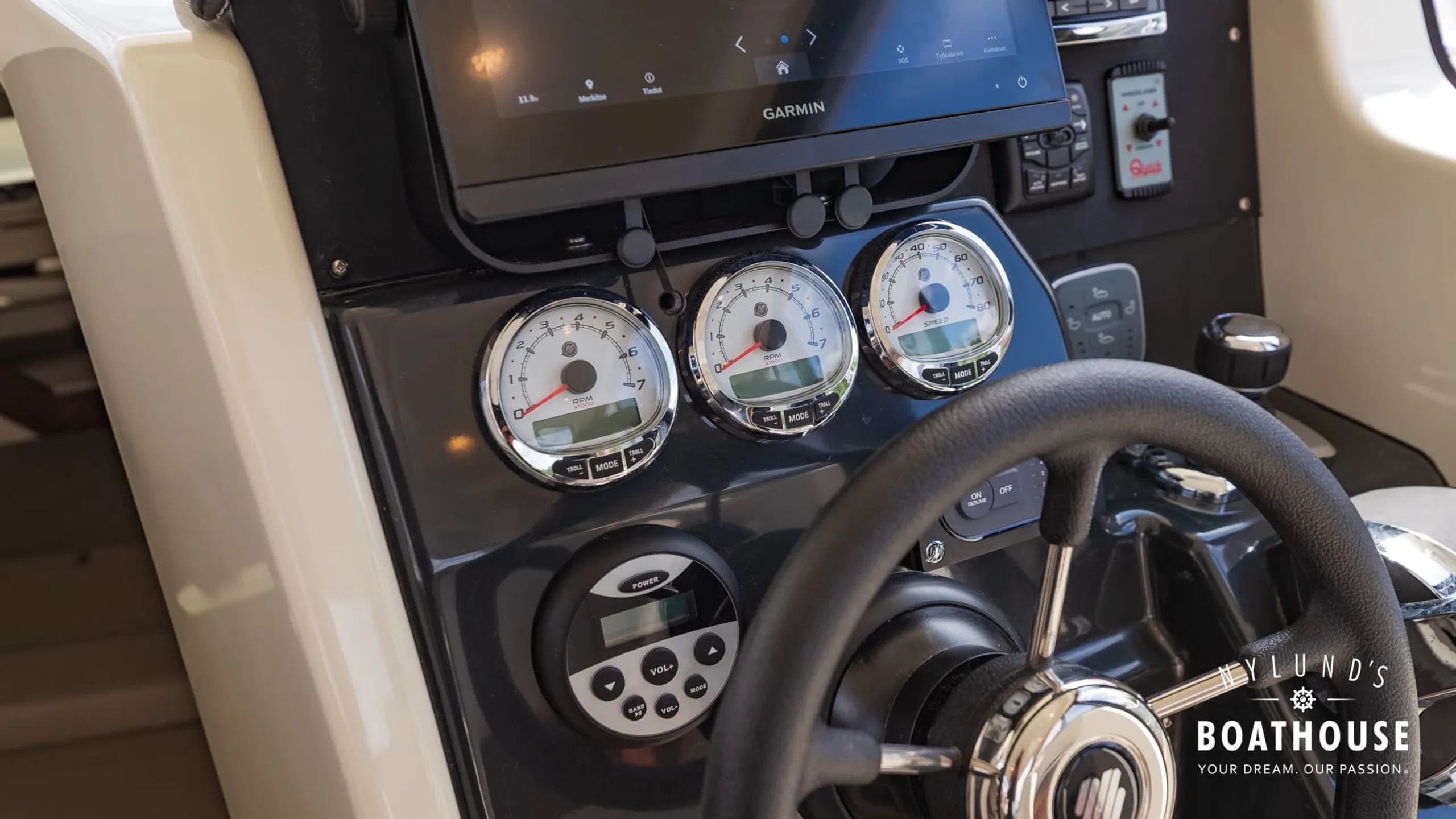 Quicksilver 905 Pilothouse - Image 37