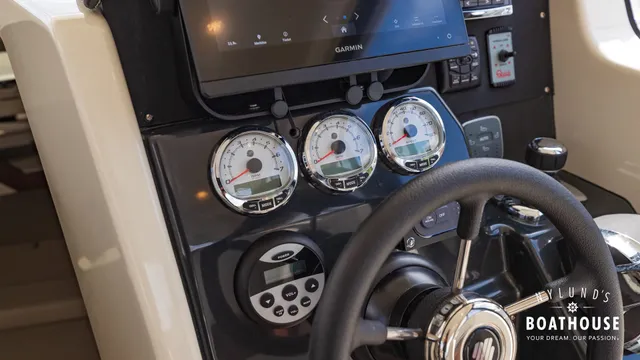 Quicksilver 905 Pilothouse