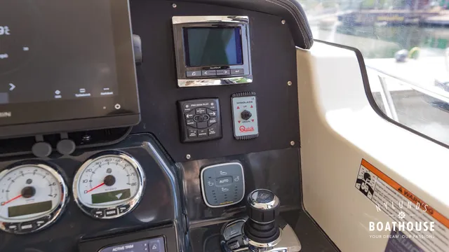 Quicksilver 905 Pilothouse