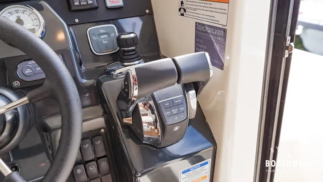 Quicksilver 905 Pilothouse