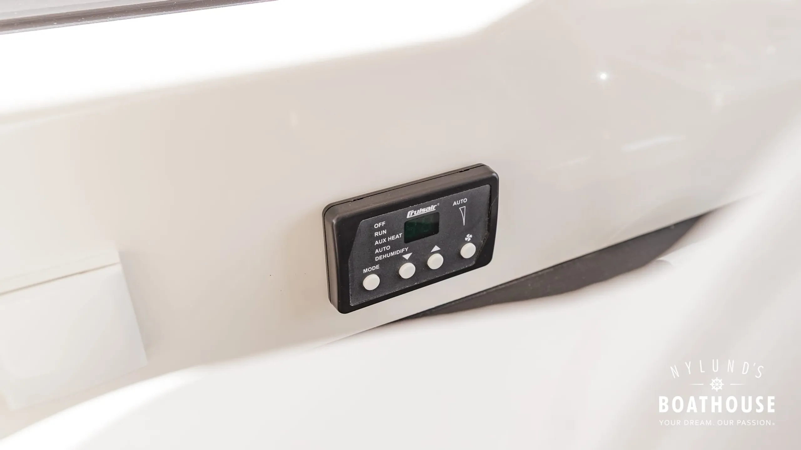 Quicksilver 905 Pilothouse - Image 34