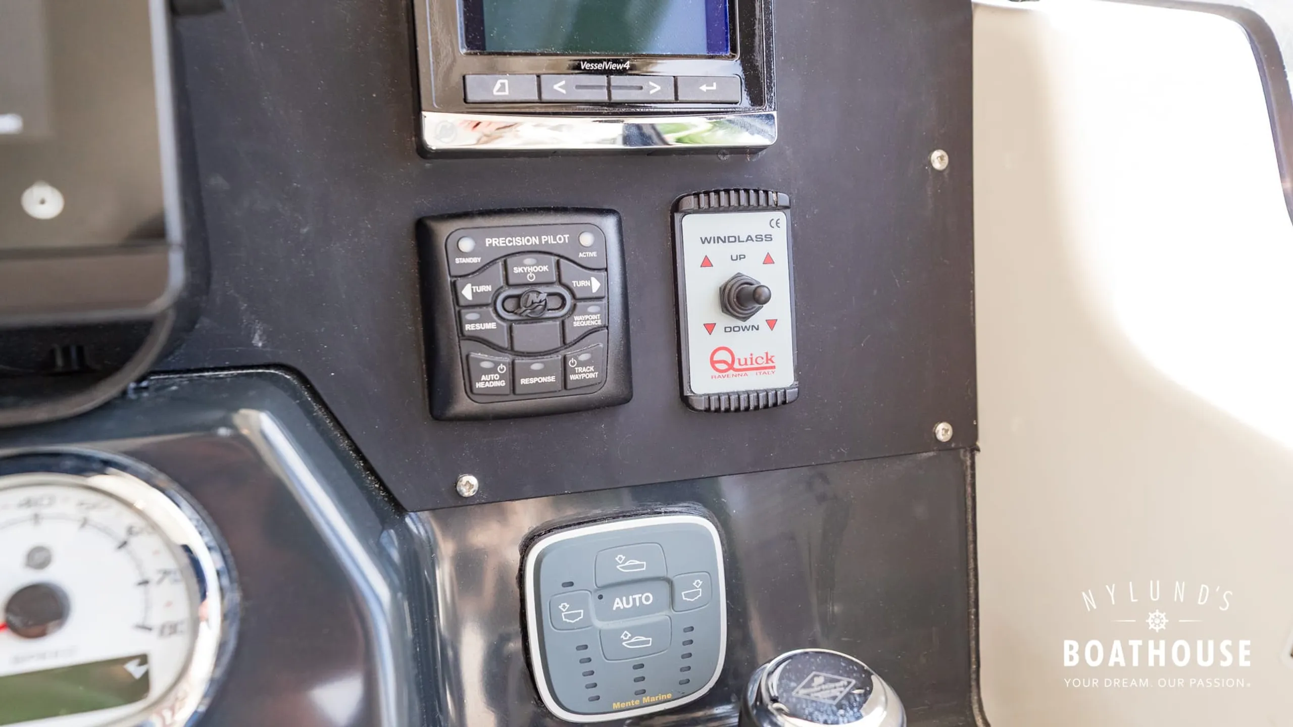 Quicksilver 905 Pilothouse - Image 46