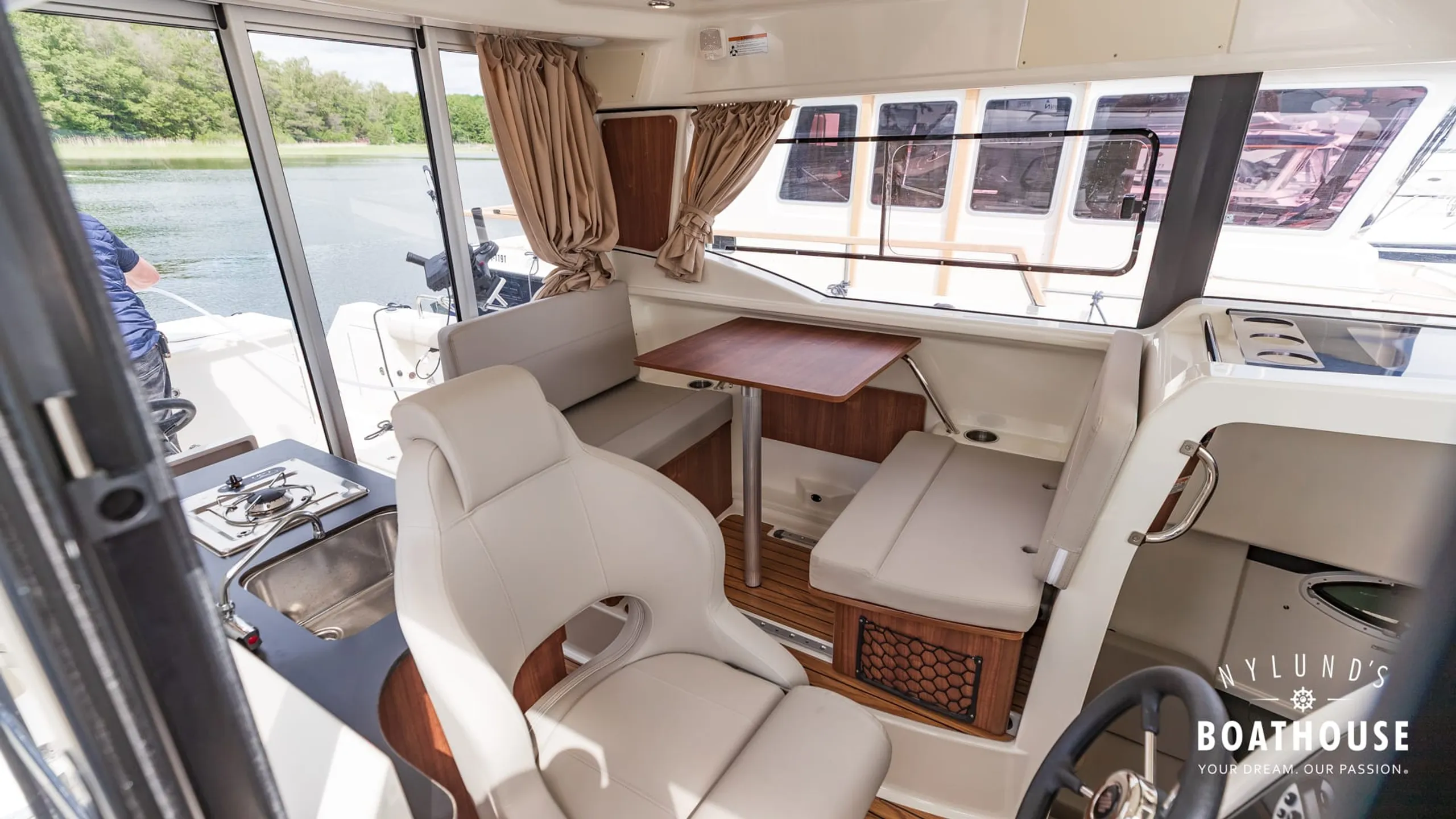 Quicksilver 905 Pilothouse - Image 50