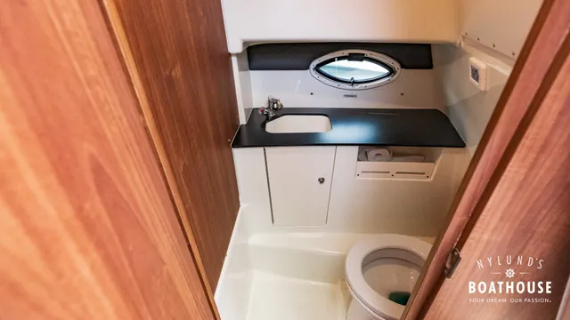 Quicksilver 905 Pilothouse