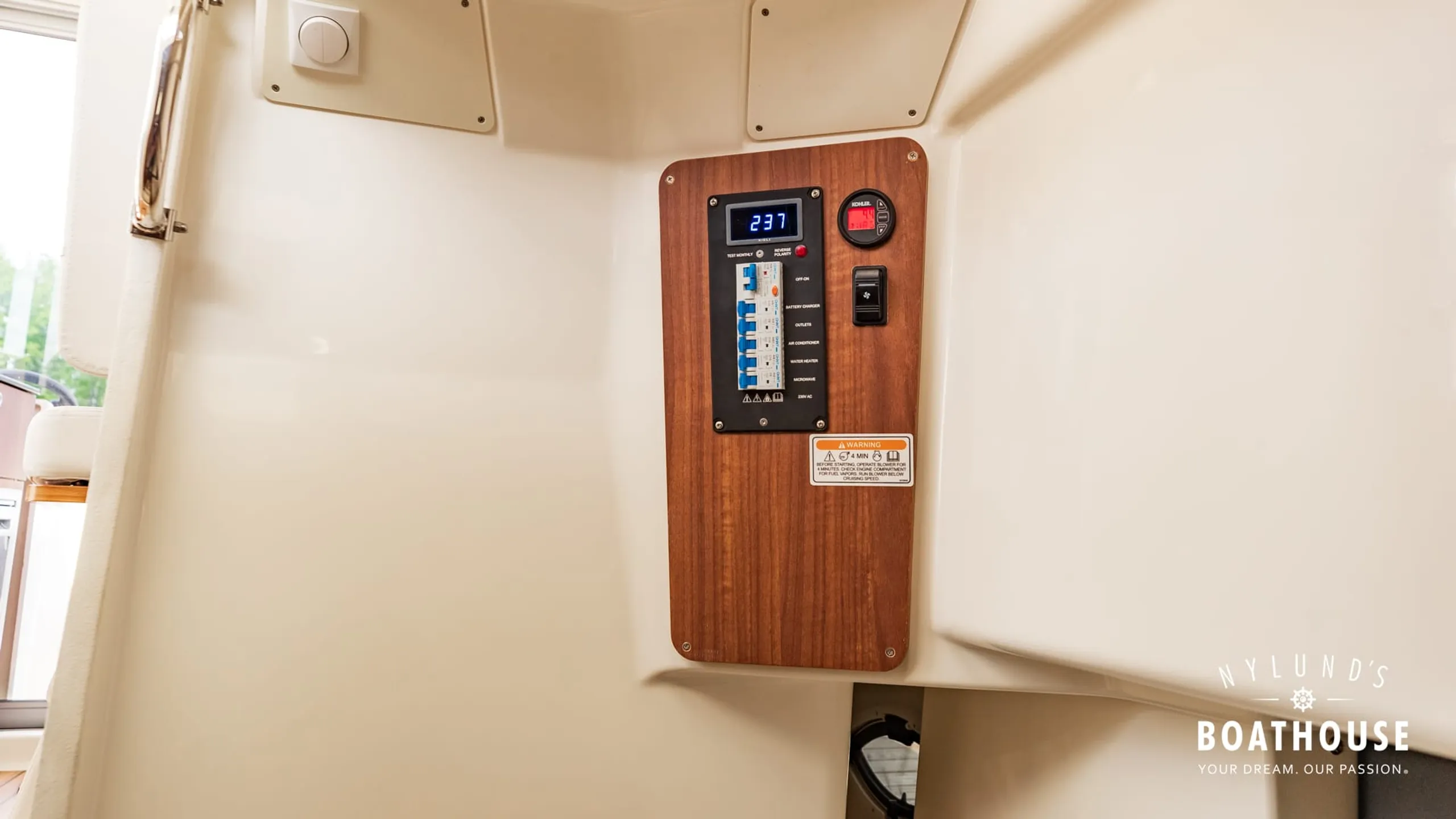Quicksilver 905 Pilothouse - Image 56