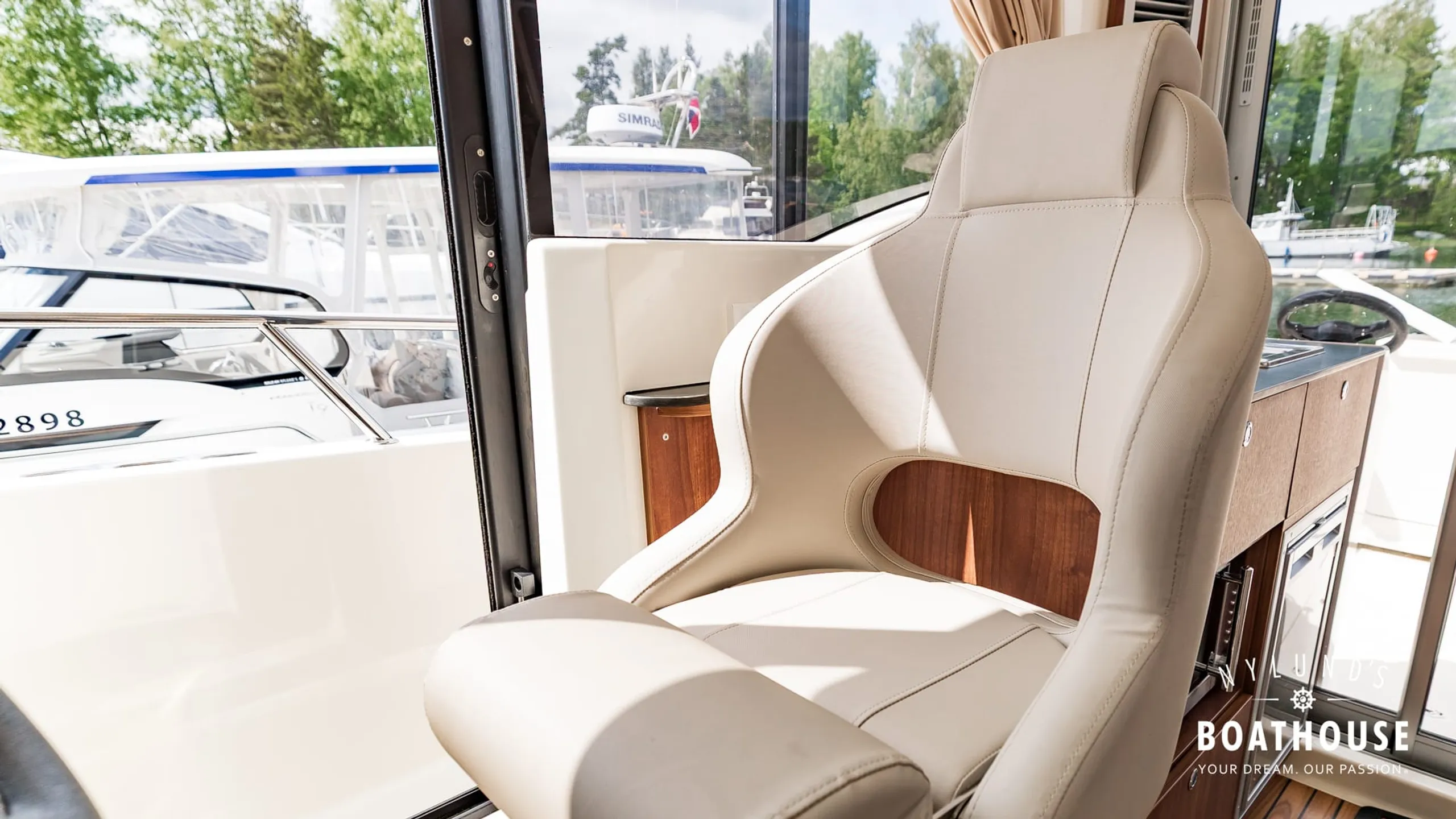 Quicksilver 905 Pilothouse - Image 58