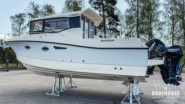 Quicksilver 905 Pilothouse