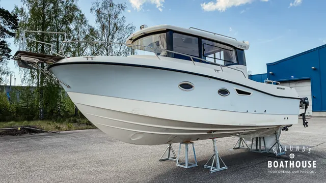 Quicksilver 905 Pilothouse