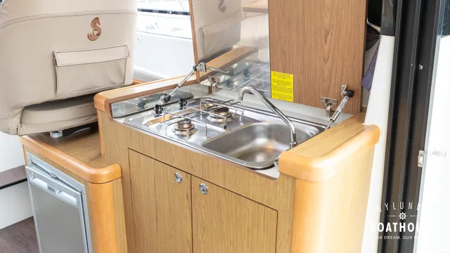 Beneteau Antares 8.80 OB