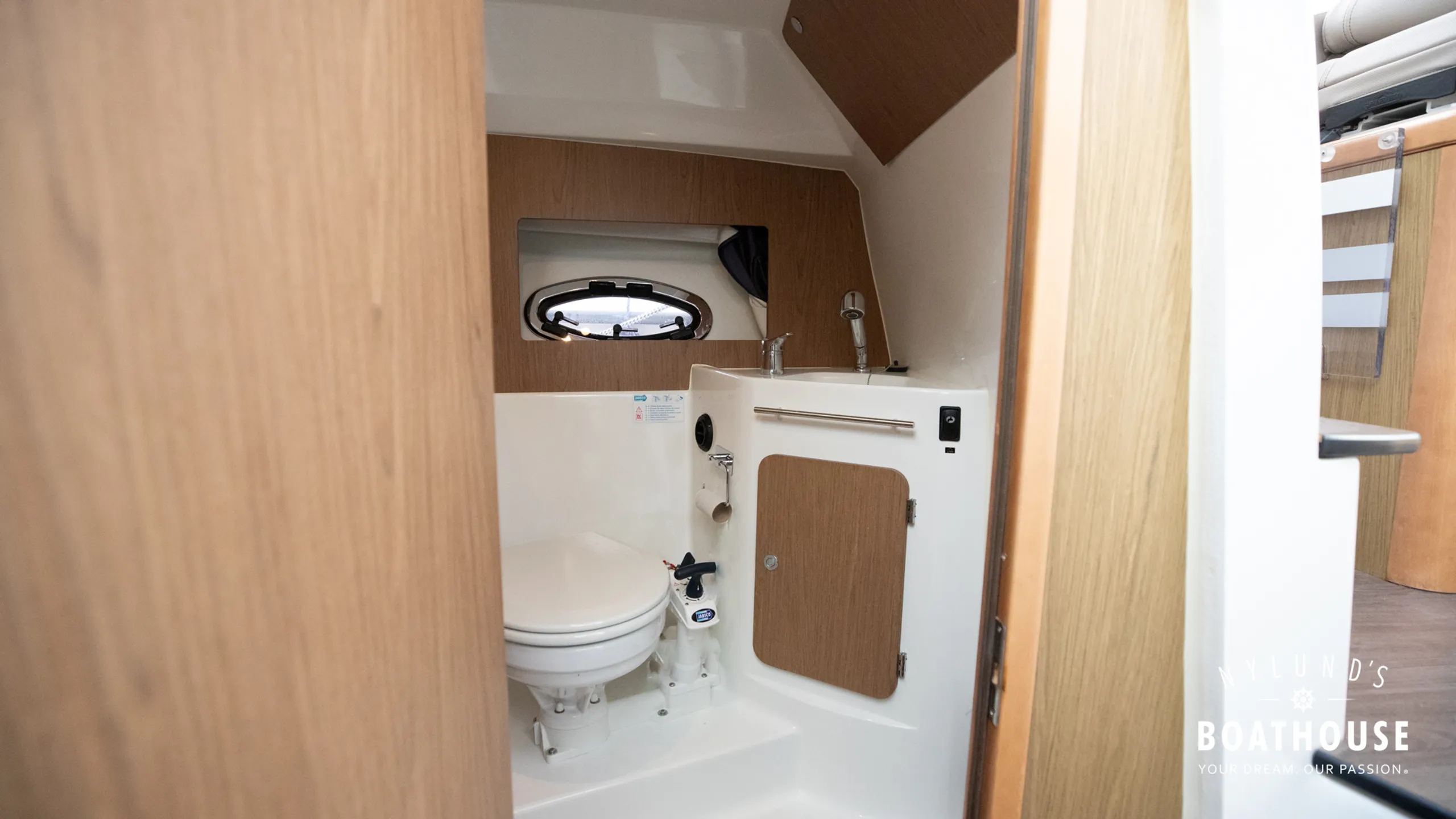 Beneteau Antares 8.80 OB - Image 35